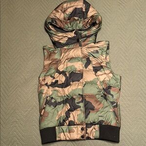 The North Face Camo Hooded Zip up vest 550 Warm S/P S Small